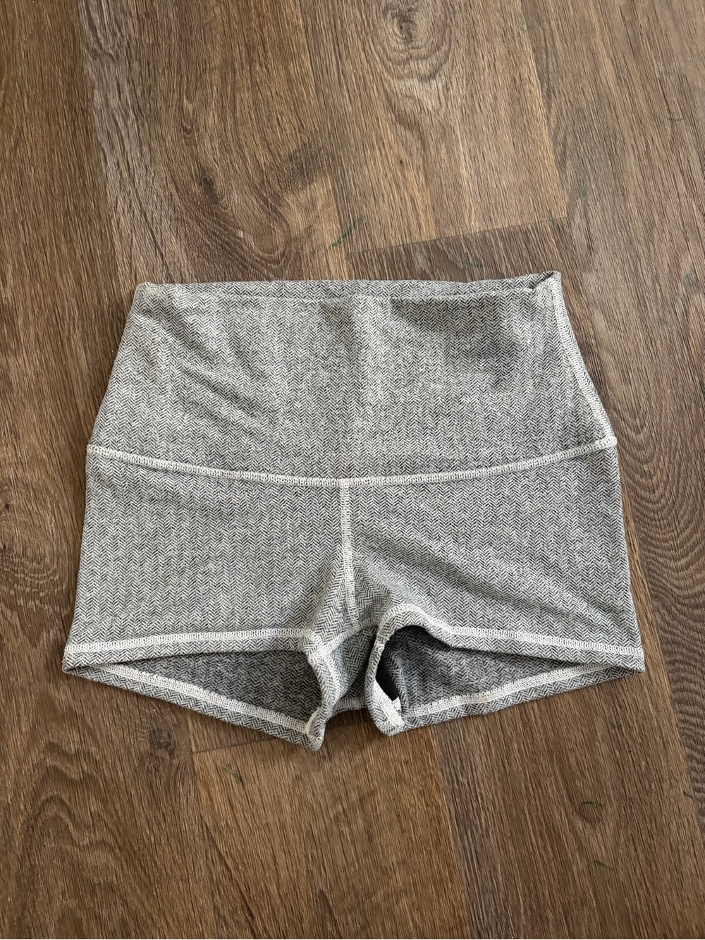 Lululemon Boogie Short Roll Down Size 8 Heathered Herringbone Gray Yoga Micro